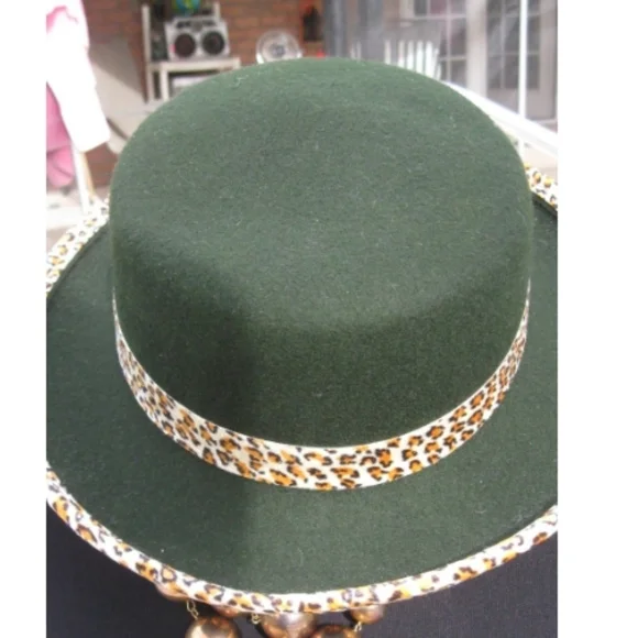 NEW WOMAN'S GREEN FELT HAT WITH LEOPARD SASH AND TRIM - Picture 3 of 3